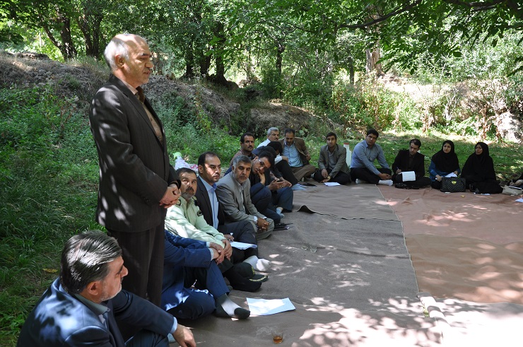 برگزاری جلسه مسئولین استانی و شهرستانی در روستای اسطرخی شیروان