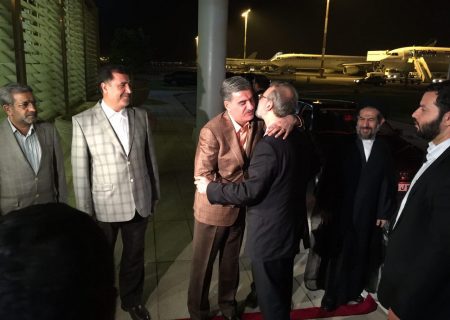 استقبال از رئیس مجلس در بدو ورود به تهران