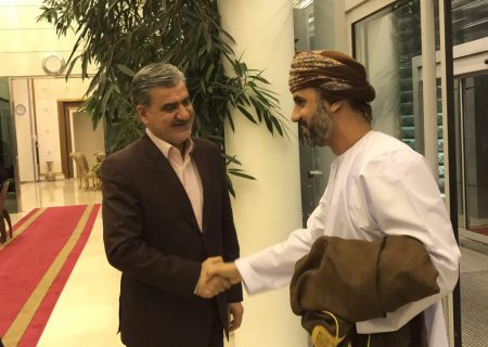 استقبال دکتر عزیزى از خالد بن هلال بن ناصر المعولی(رئیس مجلس شوراى عمان) در بدو ورود به تهران