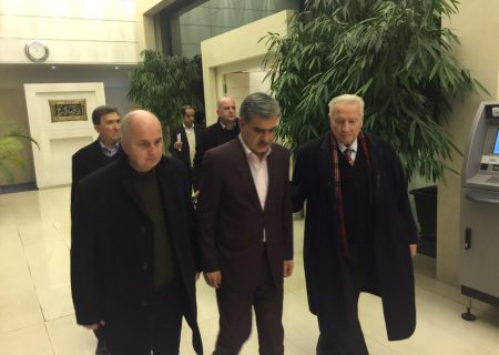 استقبال دکتر عزیزى از آقاى ادین موسیچ(رئیس مجلس نمایندگان بوسنى هرزگوین) در بدو ورود به تهران